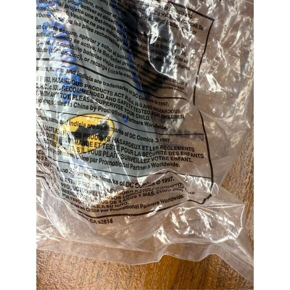 Vintage 1997 Fast Food Batman Toys Mr. Freeze Fleet Shooter & Batman Flashlight - Picture 4 of 7